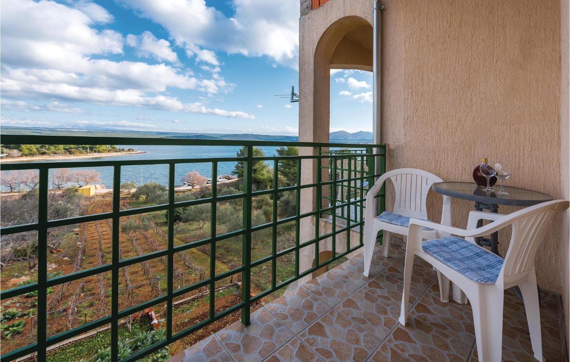 Beautiful Apartment In Raslina With Wifi Exterior foto